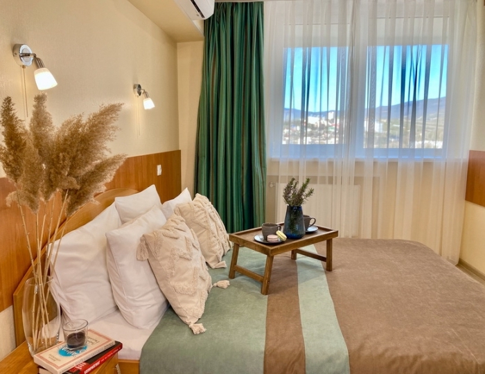 Люкс 4-местный 2-комнатный с балконом корпус 1 - Санаторий «Голубая волна» Алушта