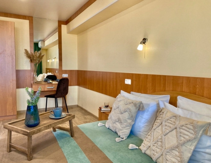 Люкс 4-местный 2-комнатный с балконом корпус 1 - Санаторий «Голубая волна» Алушта