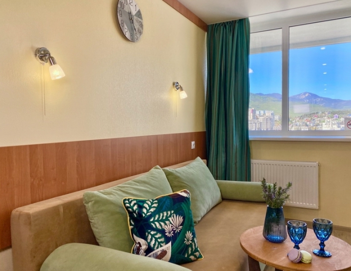 Люкс 4-местный 2-комнатный с балконом корпус 1 - Санаторий «Голубая волна» Алушта