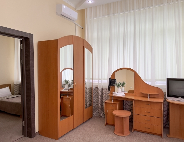 Люкс Семейный 2-комнатный 5-местный корпус 3 - Санаторий «Голубая волна» Алушта