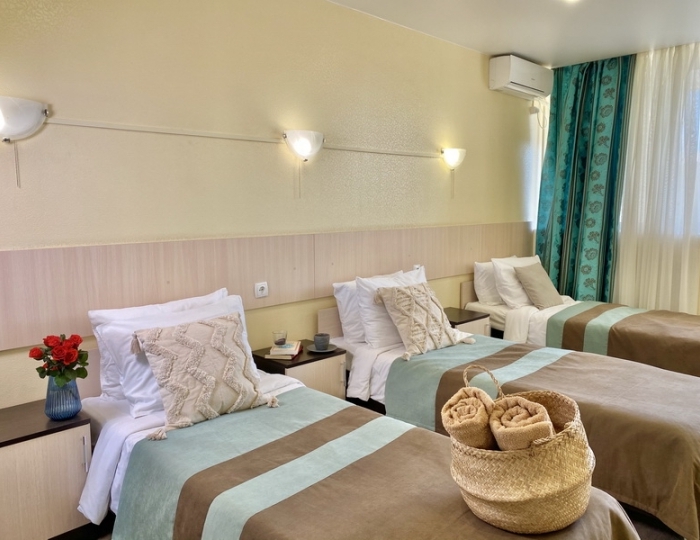 Улучшенный 3-местный 1-комнатный корпус 1 - Санаторий «Голубая волна» Алушта