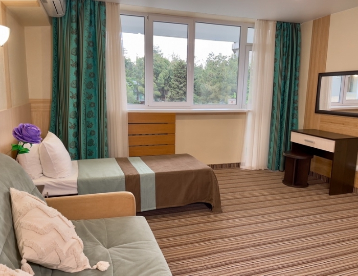 Улучшенный Семейный 4-местный 1-комнатный корпус 1 - Санаторий «Голубая волна» Алушта