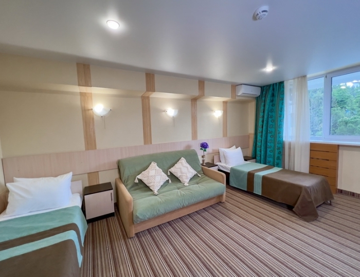 Улучшенный Семейный 4-местный 1-комнатный корпус 1 - Санаторий «Голубая волна» Алушта