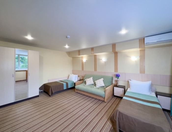 Улучшенный Семейный 4-местный 1-комнатный корпус 1 - Санаторий «Голубая волна» Алушта