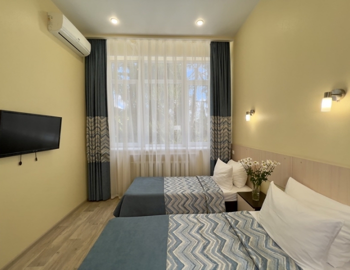 Улучшенный Семейный 4-местный 1-комнатный корпус 3 - Санаторий «Голубая волна» Алушта